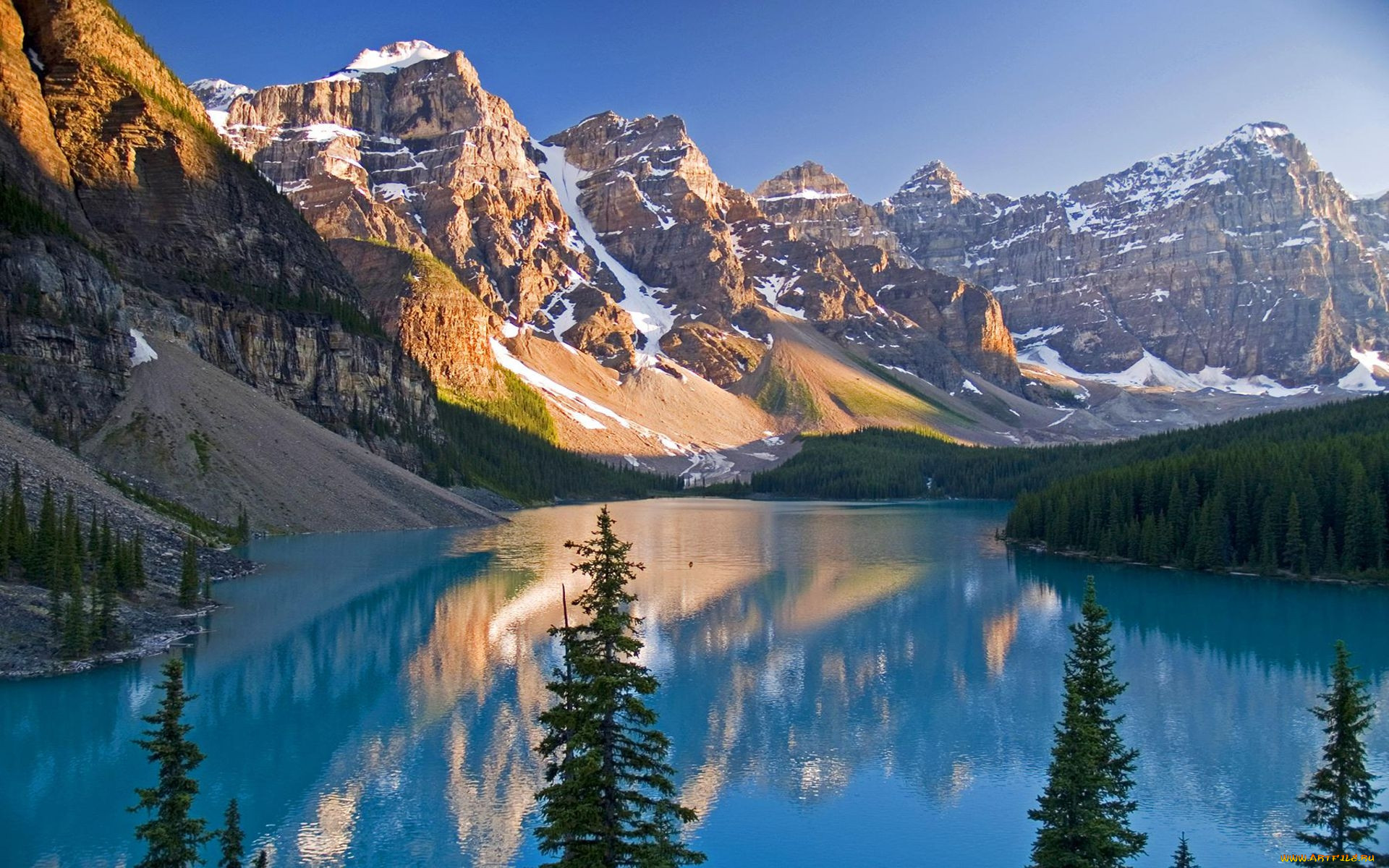 Природный потенциал канады. Национальный парк Банф, Канада. Озеро Морейн. Канада оз Морейн. Озеро Морейн Канада осень.
